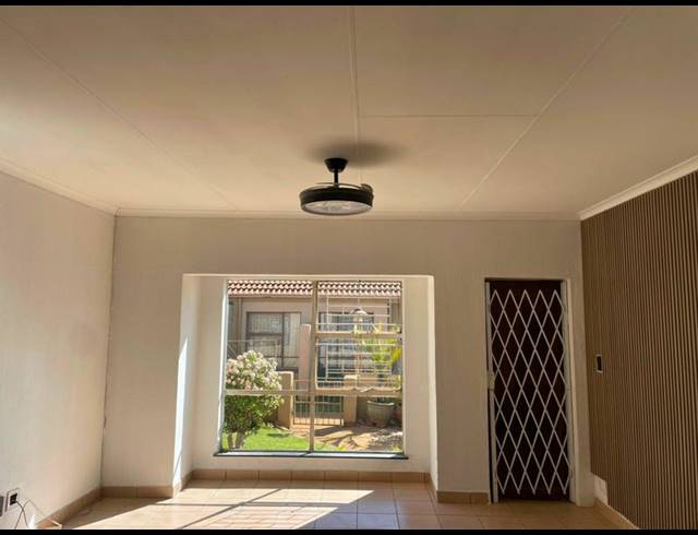 2 BEDROOM TOWNHOUSE FOR SALE IN BIRCHLEIGH NORTH